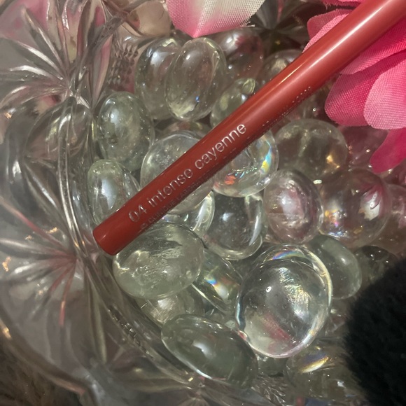 ⚜️3/$25⚜️ 💄CLINIQUE QUICKLINER FOR LIPS INTENSE💄04 INTENSE CAYENNE💄 - Picture 5 of 5